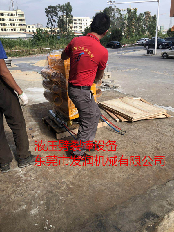挖掘機機載式液壓劈裂機為什么要那么貴？